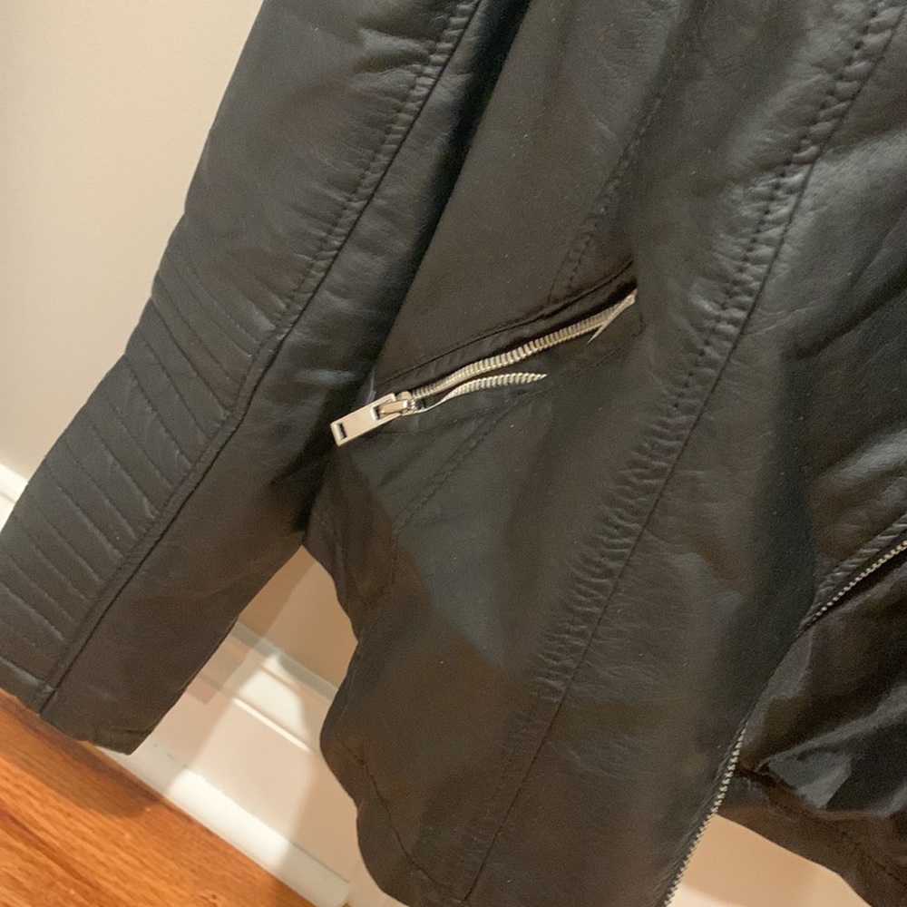 Leather jacket - Picture 2 of 4